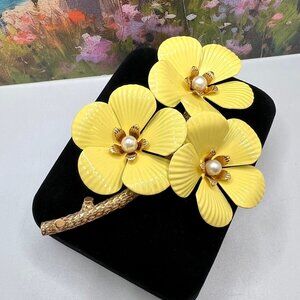 Sarah Coventry Yellow Primrose Brooch 1962